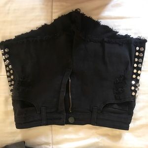 High waisted black short