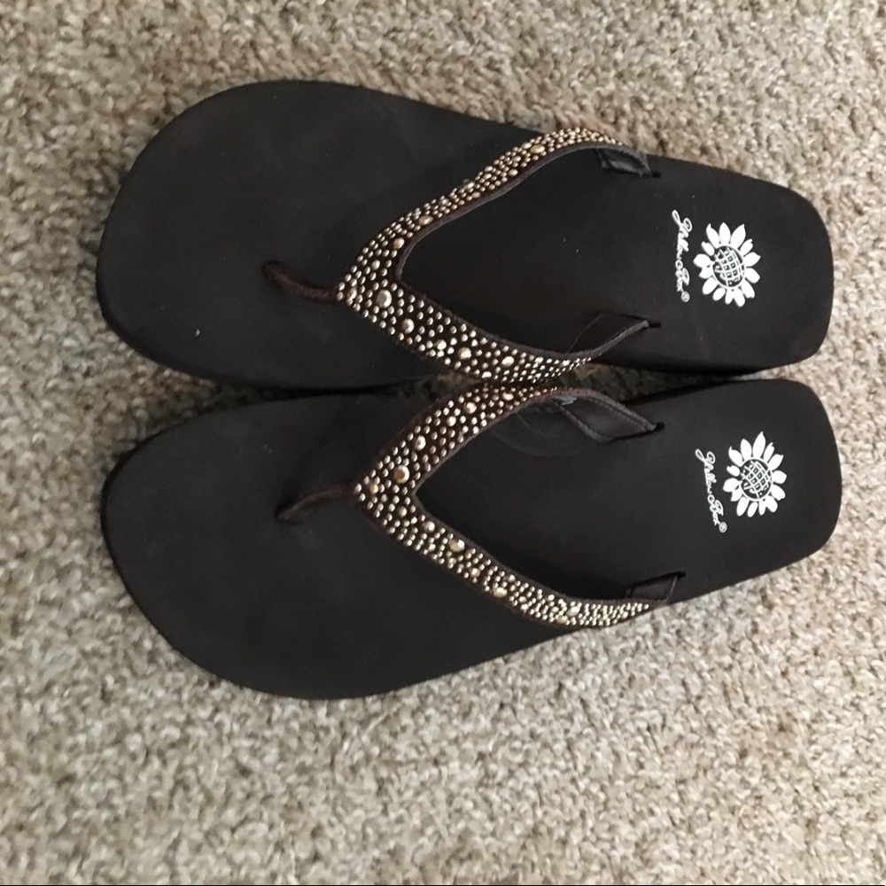 Yellow box sandles