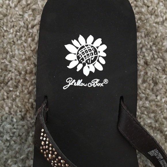 Yellow box sandles - Picture 3 of 3