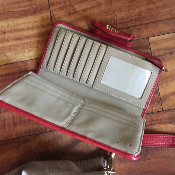 Coach set tan /red like new - Picture 5 of 6