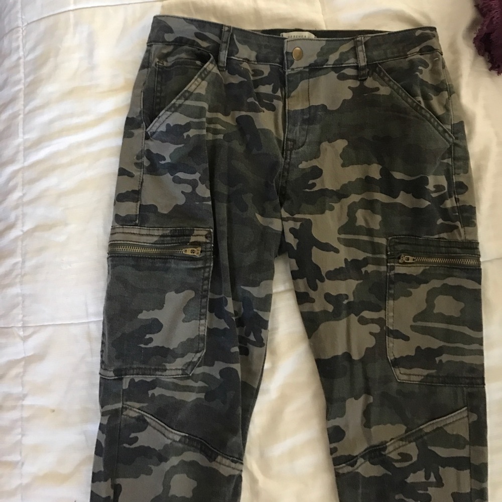 Camo jegging pants