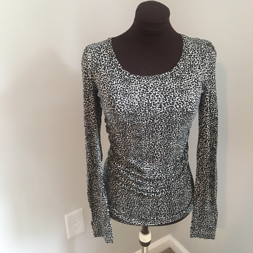 Ann Taylor patterned super soft knit top