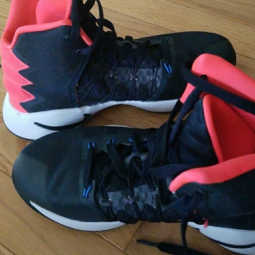 Boys Nike hyperdunks