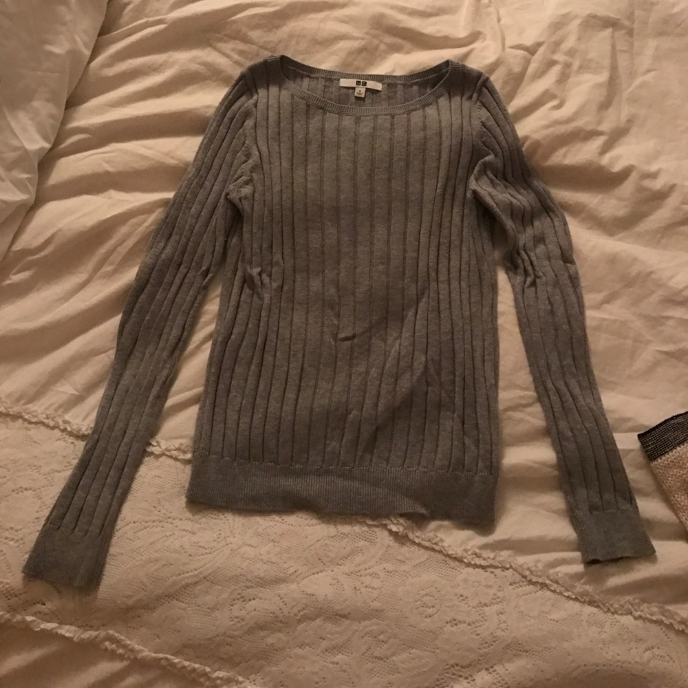 Gray Uniqlo ribbed sweater - size S