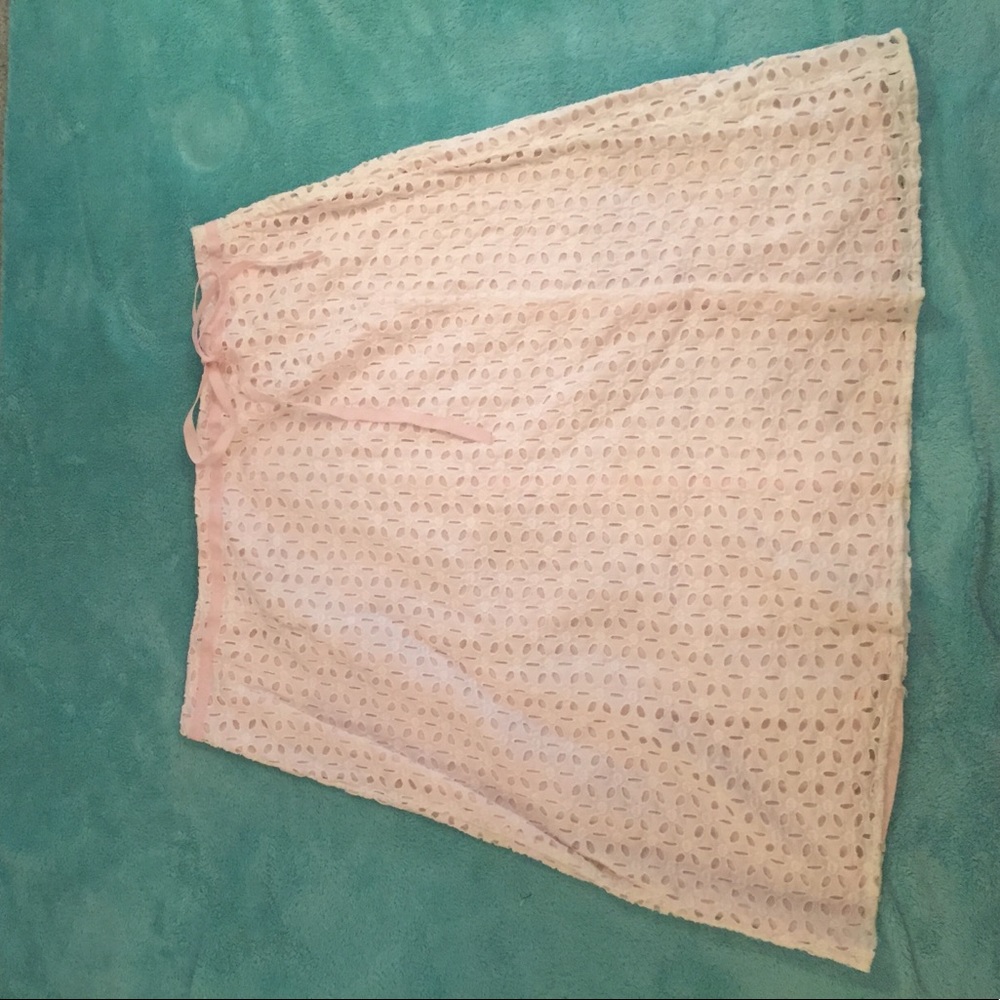 White lace skirt with light pink under lay fabric