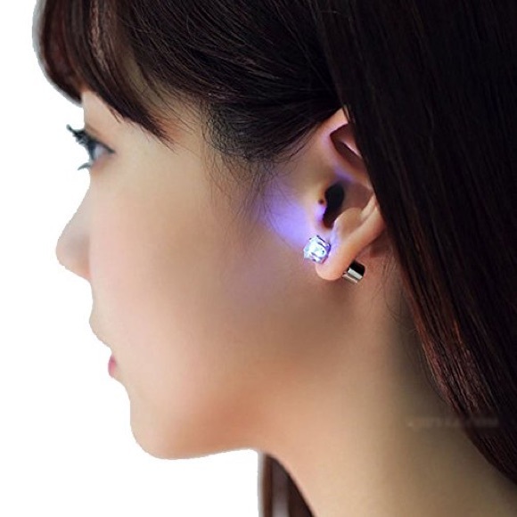 BNWT Colorful Light Up LED Earrings - Picture 5 of 6