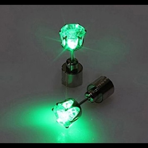 BNWT Colorful Light Up LED Earrings - Picture 6 of 6