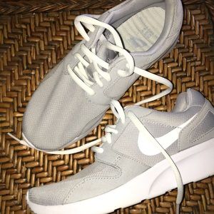Nike Gray and White Kaishis
