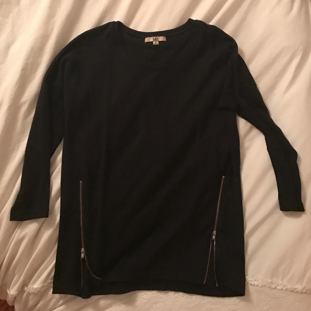 Black Ya sweater size S w/ gold zippers