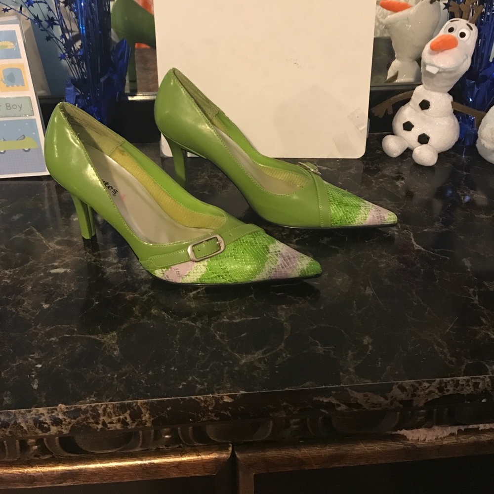 Beautiful green heels