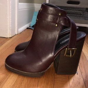 Clunky burgundy heels