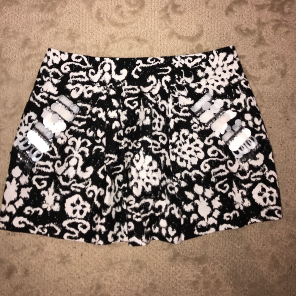 NEW Nanette Lepore Beautiful Skirt//SIZE 6