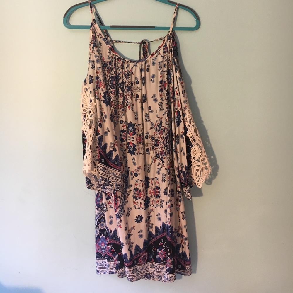 Never worn. Flowy fall dress.
