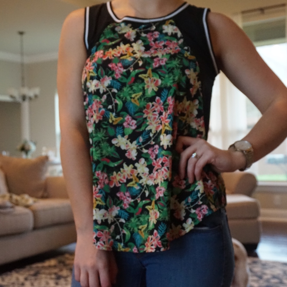 Multicolored sleeveless top