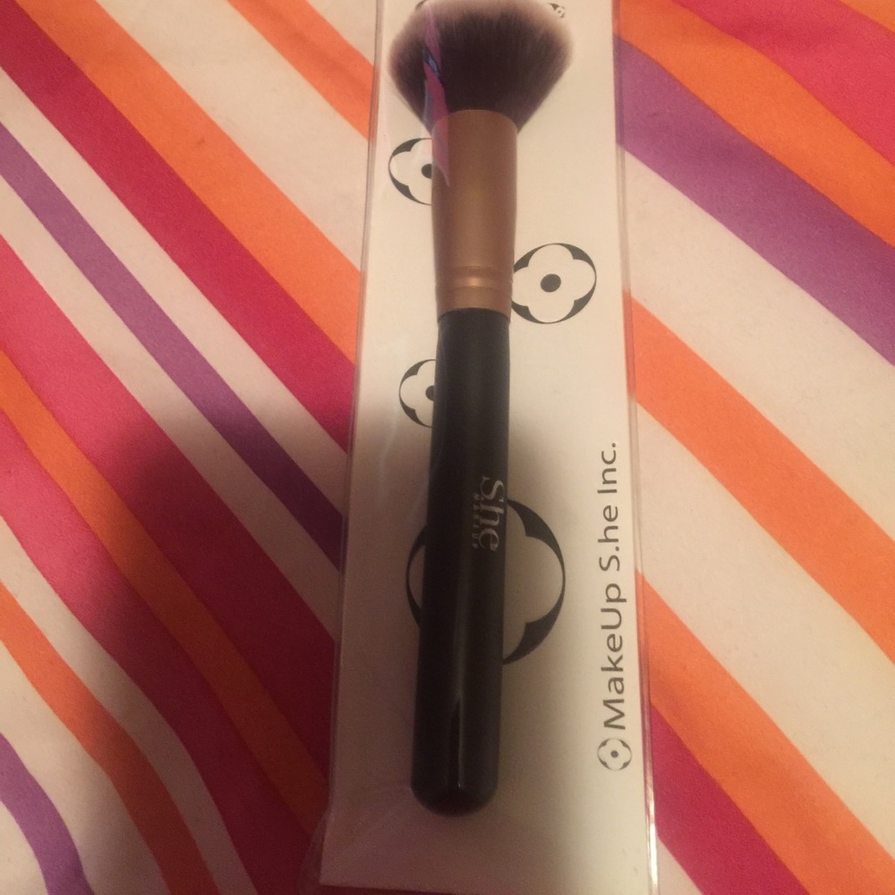 She makeup brush