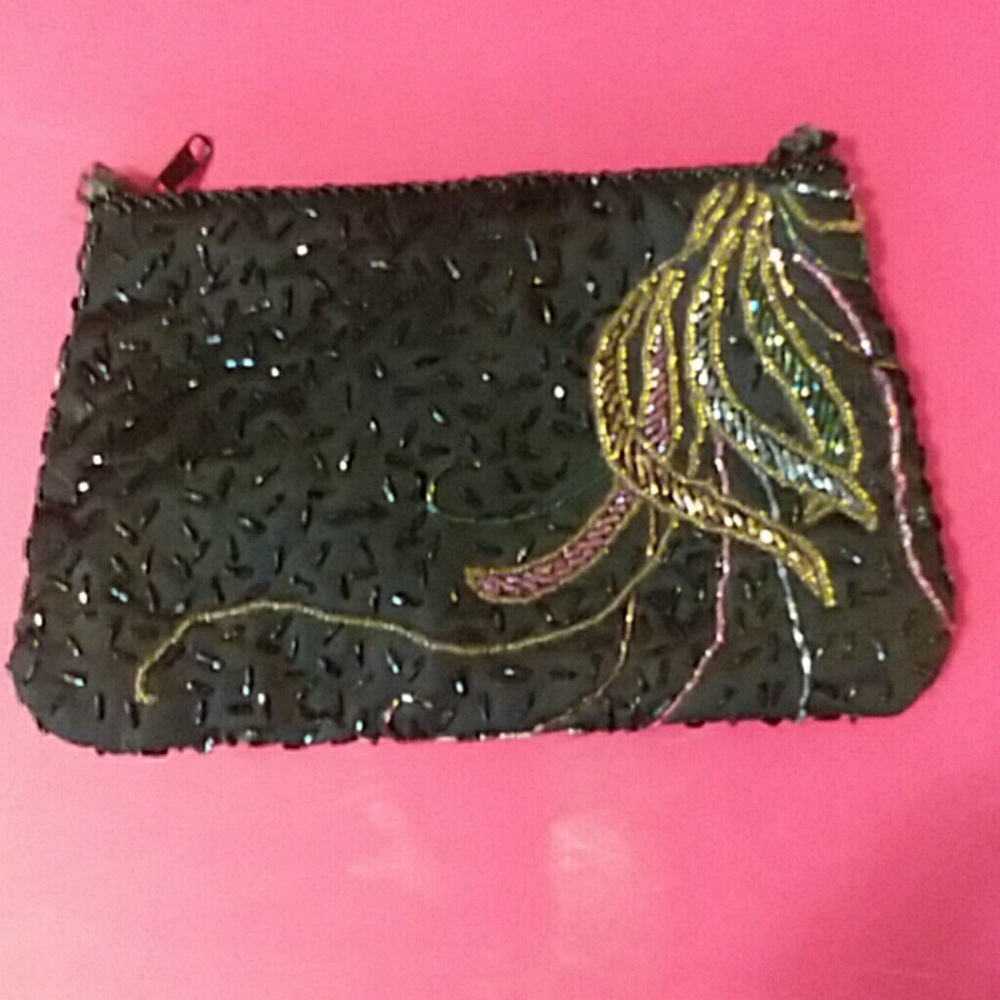 SMALL BEADED ZIPPERED BAG