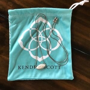 Meghan pendant necklace with crackle ivory pearl