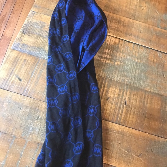 Michael Kor's scrarf - Picture 2 of 2