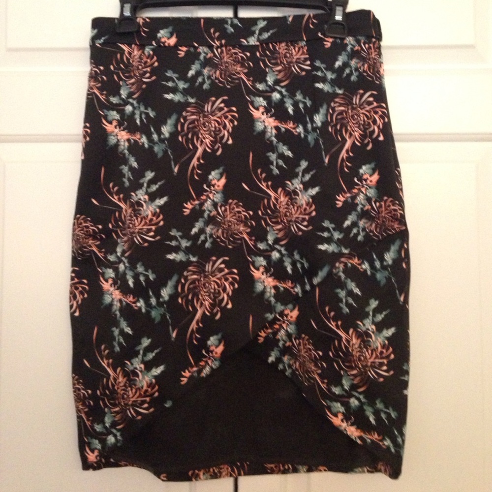 Avon MARK Printed draped front skirt