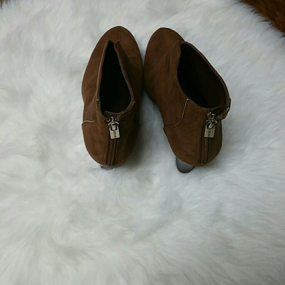 Jennifer Lopez Suede wedged bootie - Picture 4 of 4