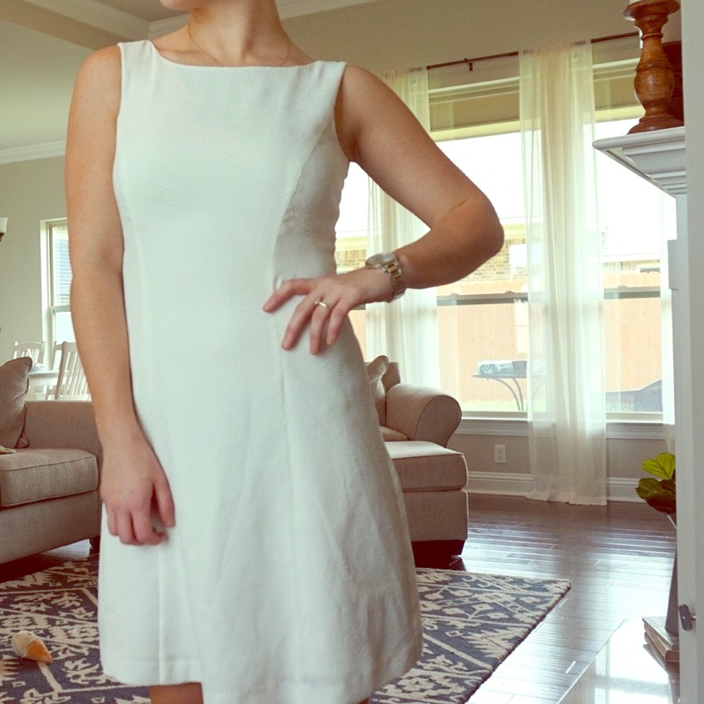 White sleeveless dress