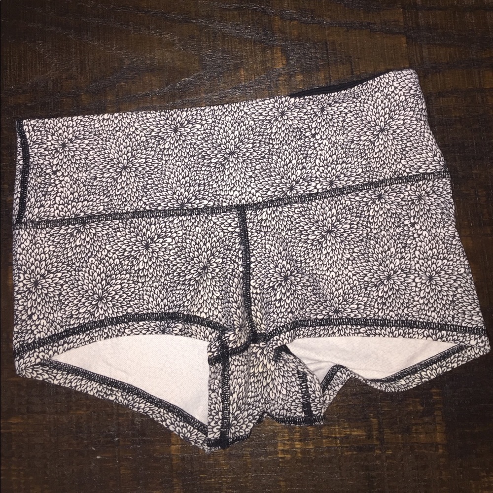 Size 4 LuLulemon Short