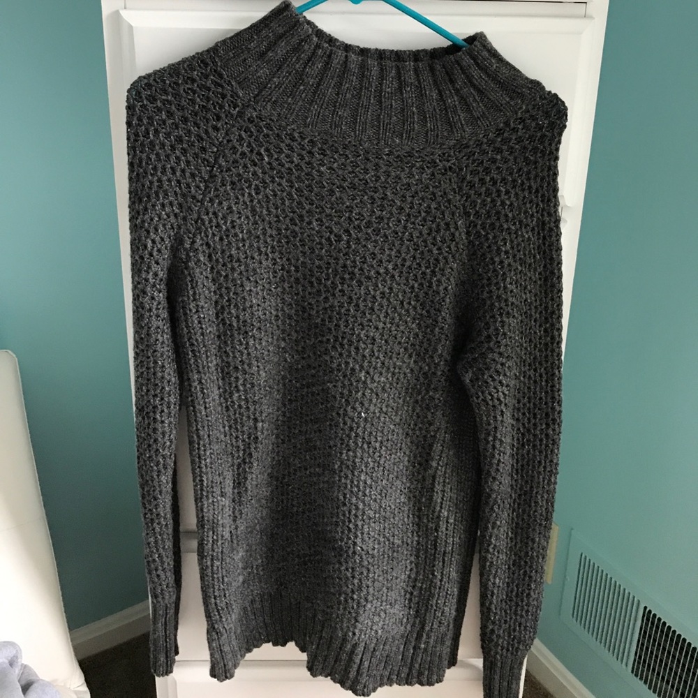 American Eagle- Grey Turtleneck