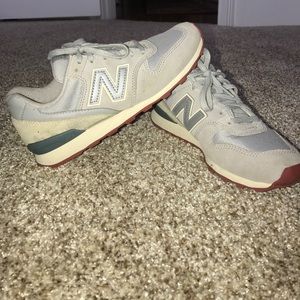 New Balance 696