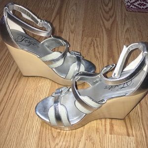 Fergie footwear wedges silver