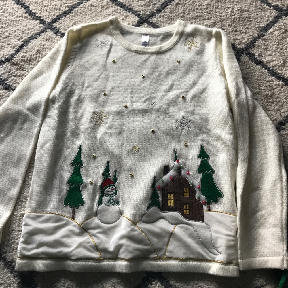 Large women's holiday sweater!