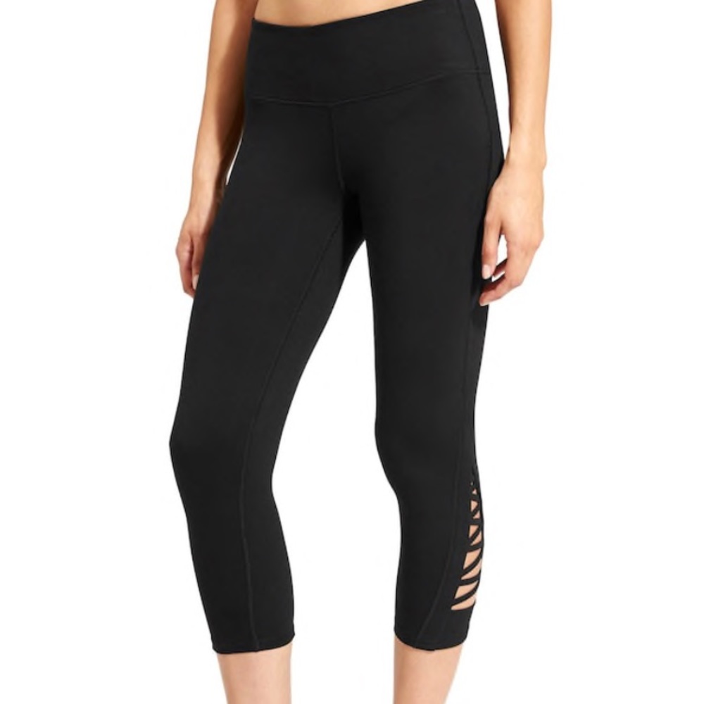 Athleta Criss Cross Chaturanga Capri
