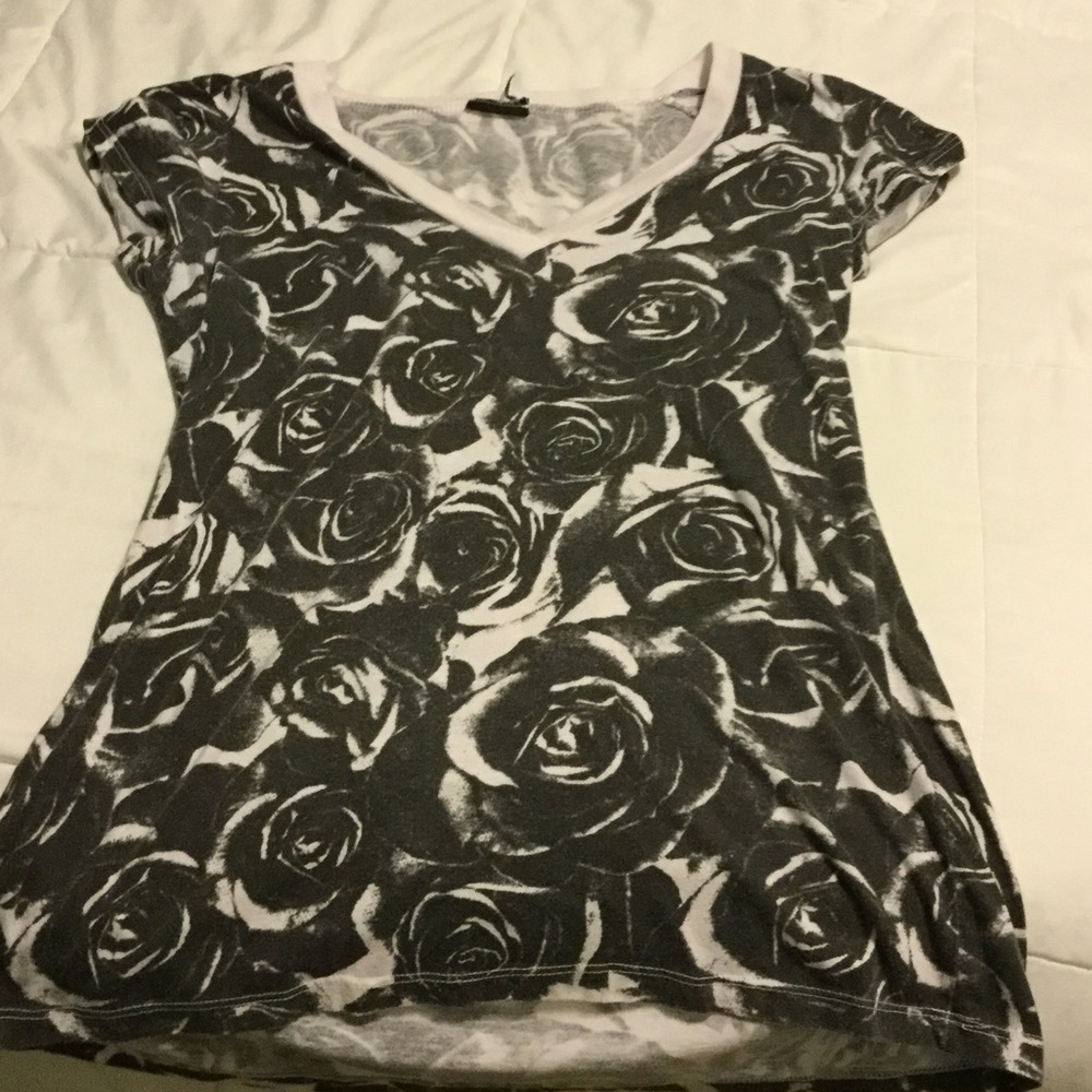 Black and Grey rose Vneck