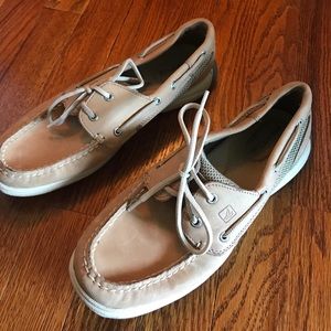 Sperry shoe worn once