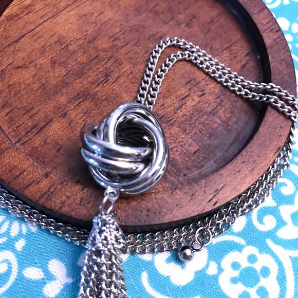 NEW!💙💎TASSEL! KNOT NECKLACE!💎💙GORGEOUS! SILVER - Picture 6 of 8