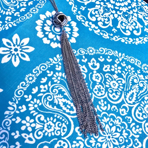 NEW!💙💎TASSEL! KNOT NECKLACE!💎💙GORGEOUS! SILVER - Picture 2 of 8