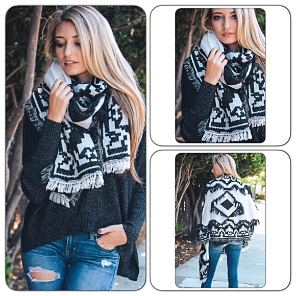 💥HOTSALE💥Boho Hug Fringe Frayed Blanket Sold - Picture 2 of 8