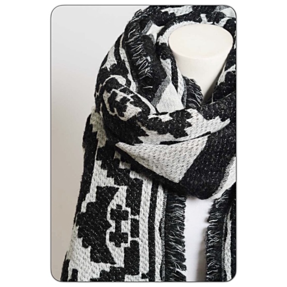 💥HOTSALE💥Boho Hug Fringe Frayed Blanket Sold - Picture 8 of 8