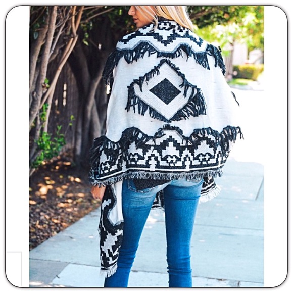 💥HOTSALE💥Boho Hug Fringe Frayed Blanket Sold - Picture 5 of 8