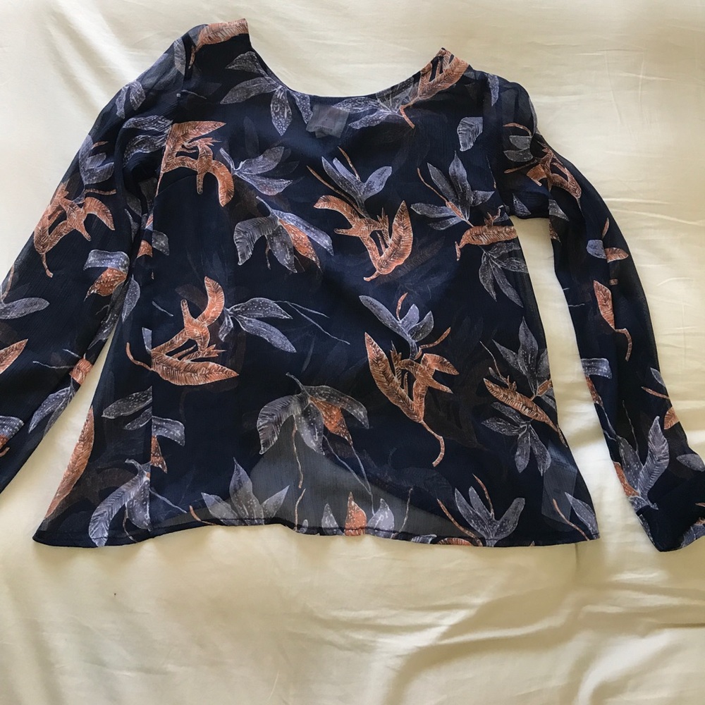 Open back+gorgeous print=perfect shirt