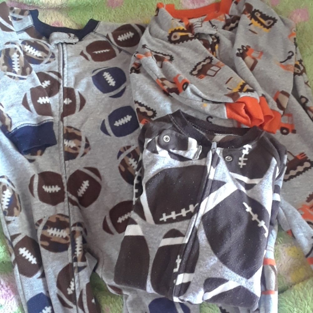 Three Carter's pajamas size 18 months
