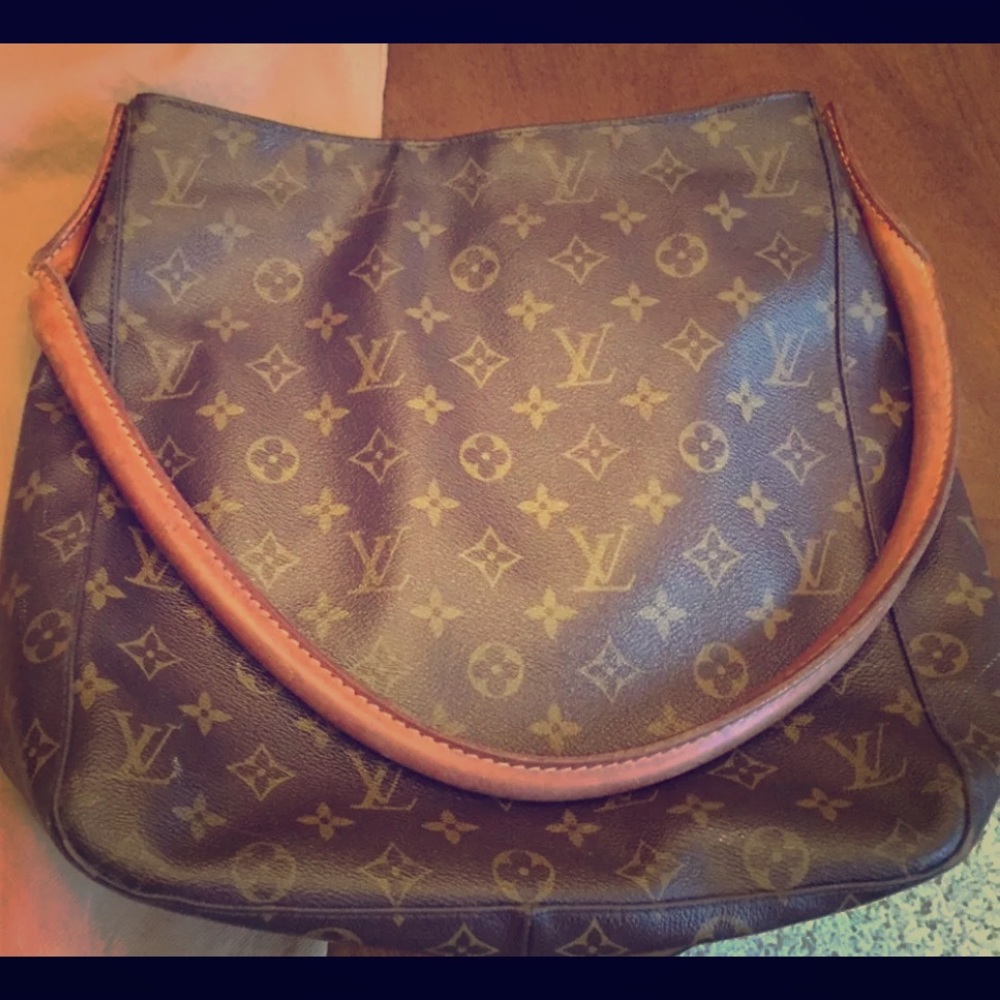 Louis Vuitton GM M51145 looping shoulder bag..