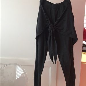 Lululemon sweatpants with tie in front and pockets