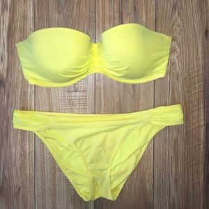 Strapless yellow bandeau bathing suit