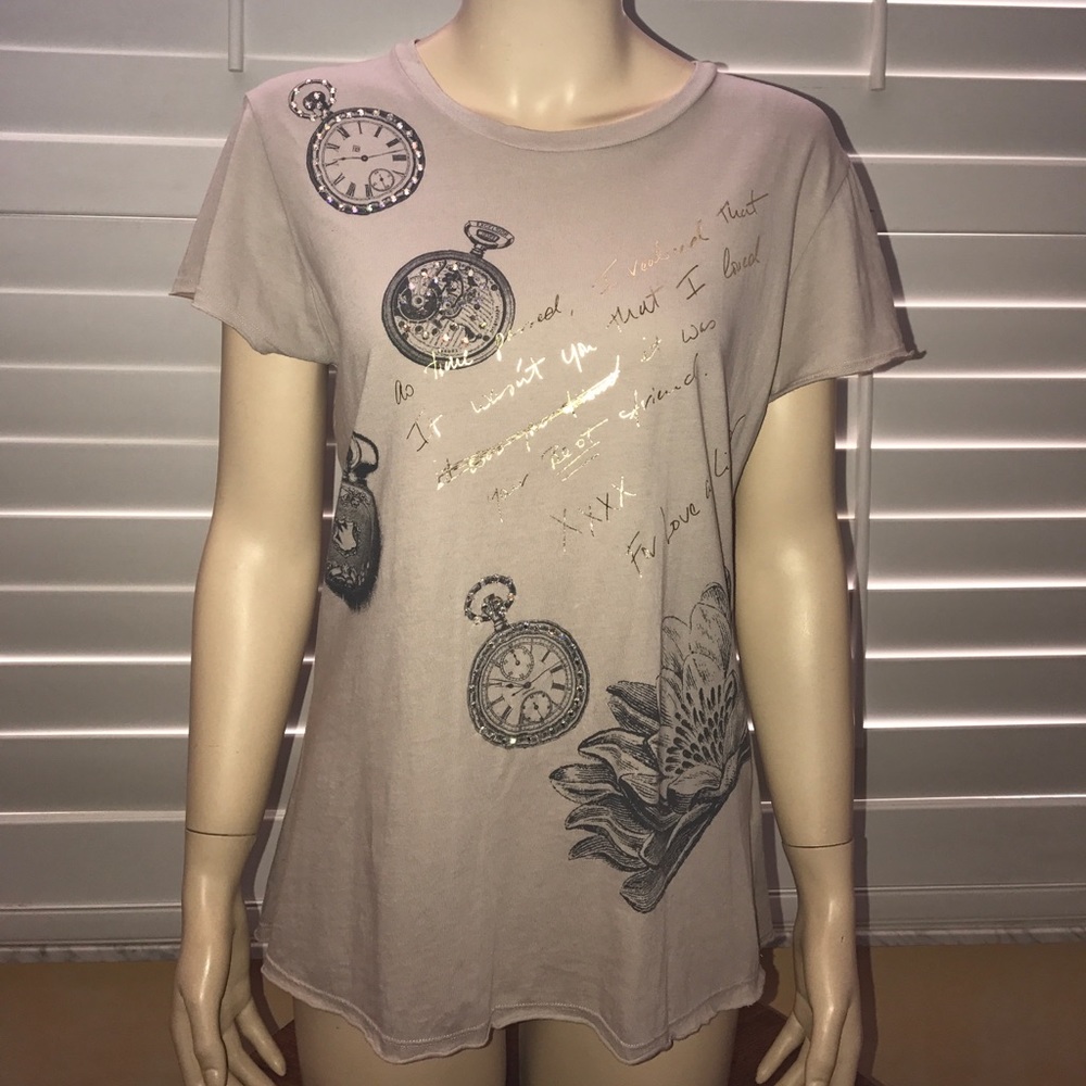 A Johnny Was Decorative Pocket Watch T-Shirt. ⌛️