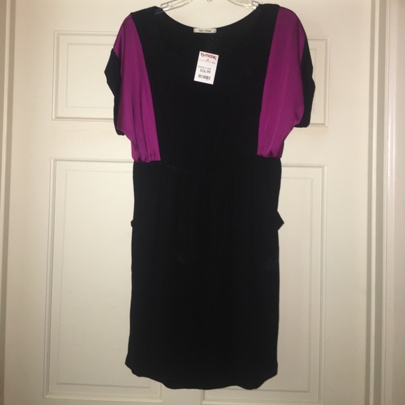 Black dress with pick color block sleeves - Picture 2 of 3