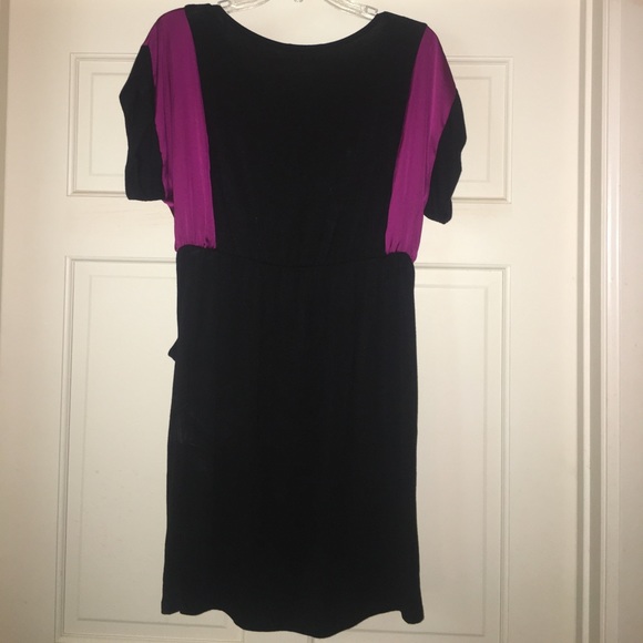 Black dress with pick color block sleeves - Picture 3 of 3
