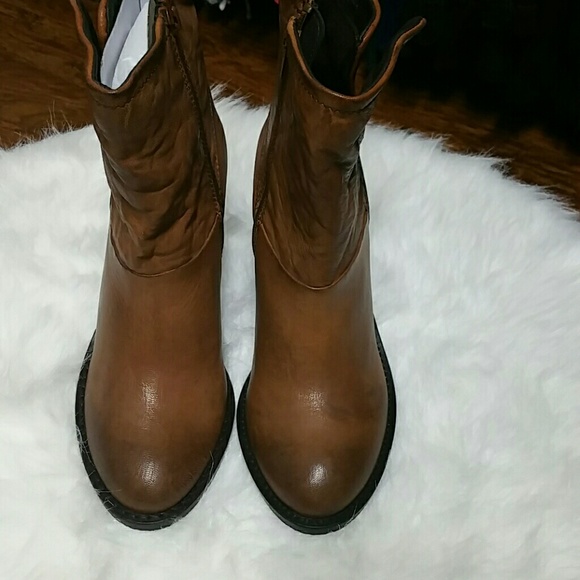 Steve Madden Leather Ankle Boots - Picture 2 of 3