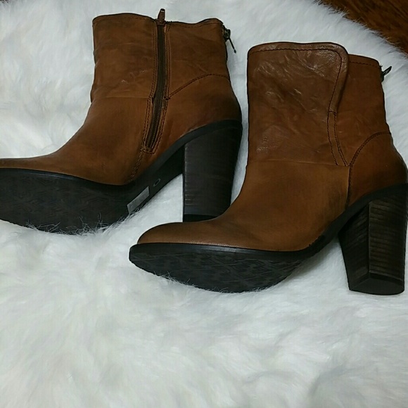 Steve Madden Leather Ankle Boots - Picture 3 of 3