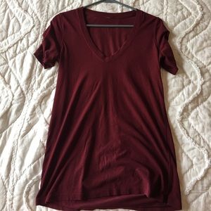 Size 6 v neck tee from lululemon