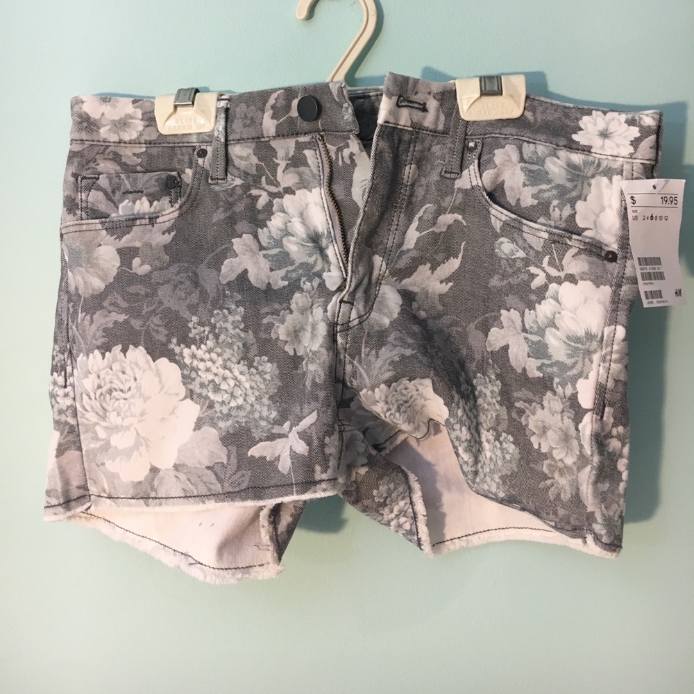 Flower jean shorts